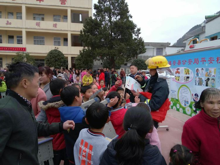 云盖寺镇扎实开展平安校园行活动