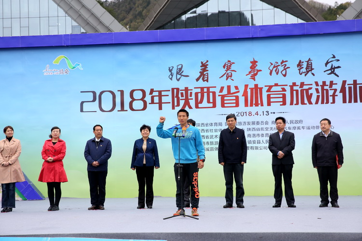 运动员代表刘健宣誓
