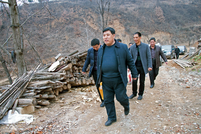 面,油价值2万多元的生活必需品在党组书记,局长程云燕,党组副书记