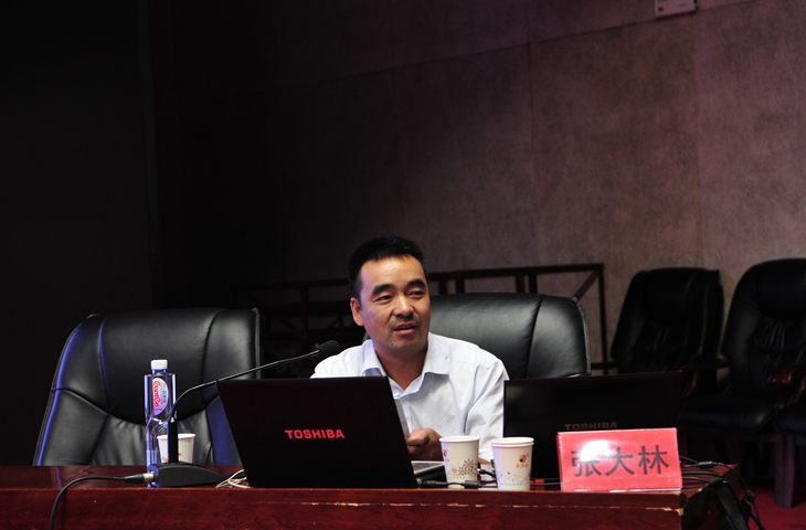 现任茅坪中学校长的张大林老师是我县土生土长的教改专家,张校长在20