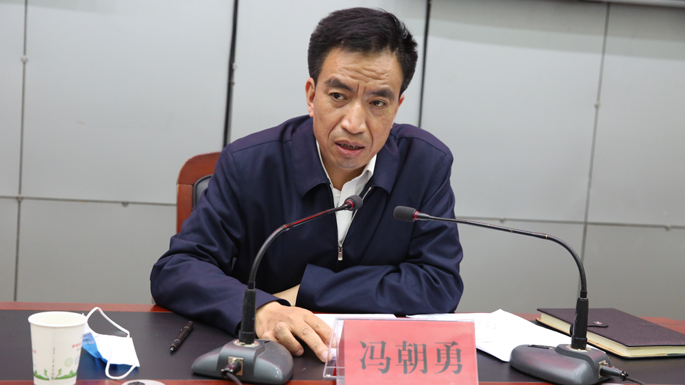 冯朝勇强调,要加大外来人员排查管控工作力度,坚决守